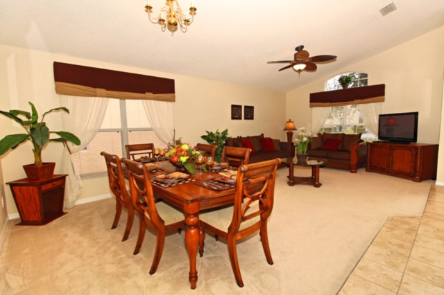 4 bedrooms / 3 bathrooms, sleeps 10 - Image 3