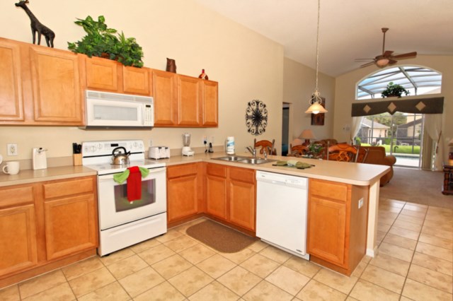 4 bedrooms / 3 bathrooms, sleeps 10 - Image 4