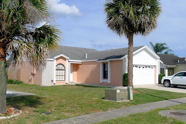 3 bedrooms / 2 bathrooms, sleeps 8 - Image 2