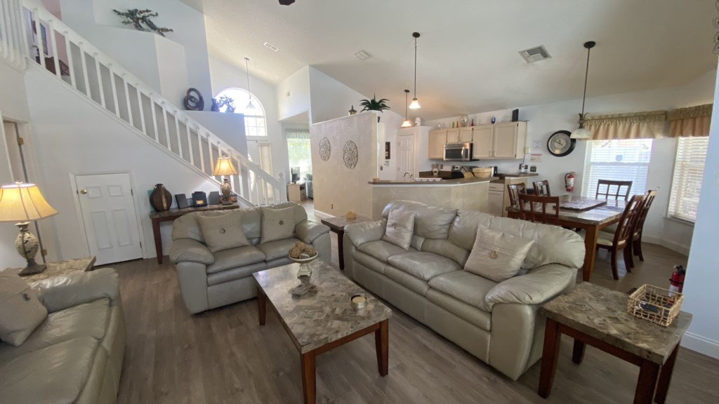 4 bedrooms / 3.5 bathrooms, sleeps 8 - Image 4