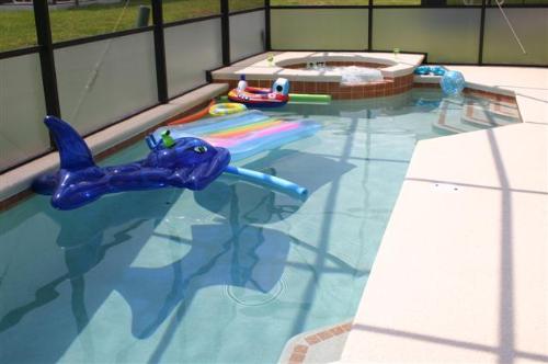 4 bedrooms / 3 bathrooms, sleeps 10 - Image 2