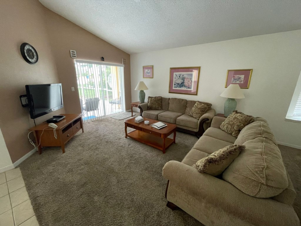 4 bedrooms / 2 bathrooms, sleeps 10 - Image 4