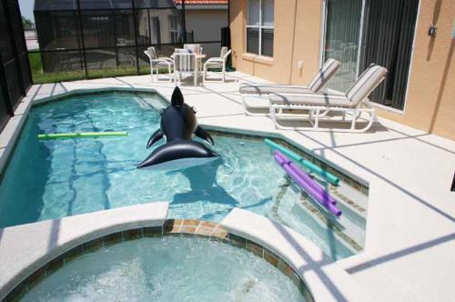 4 bedrooms / 3 bathrooms, sleeps 8 - Image 2