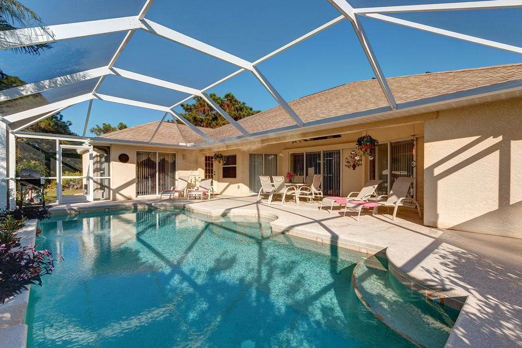 3 bedrooms / 2 bathrooms, sleeps 6 - Main Image