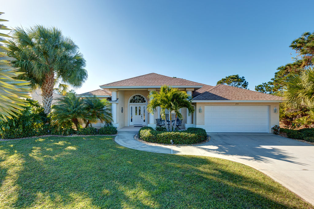 3 bedrooms / 2 bathrooms, sleeps 6 - Image 2