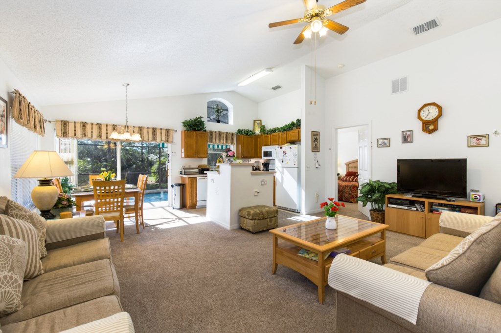 3 bedrooms / 2 bathrooms, sleeps 8 - Image 2