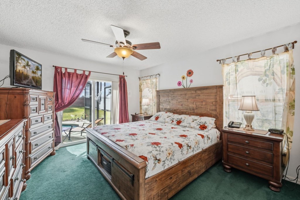 4 bedrooms / 2.5 bathrooms, sleeps 8 - Image 5