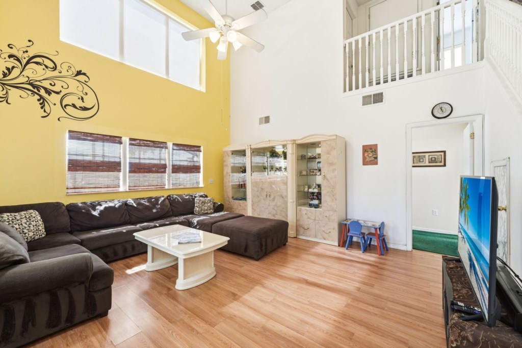 4 bedrooms / 2.5 bathrooms, sleeps 8 - Image 4