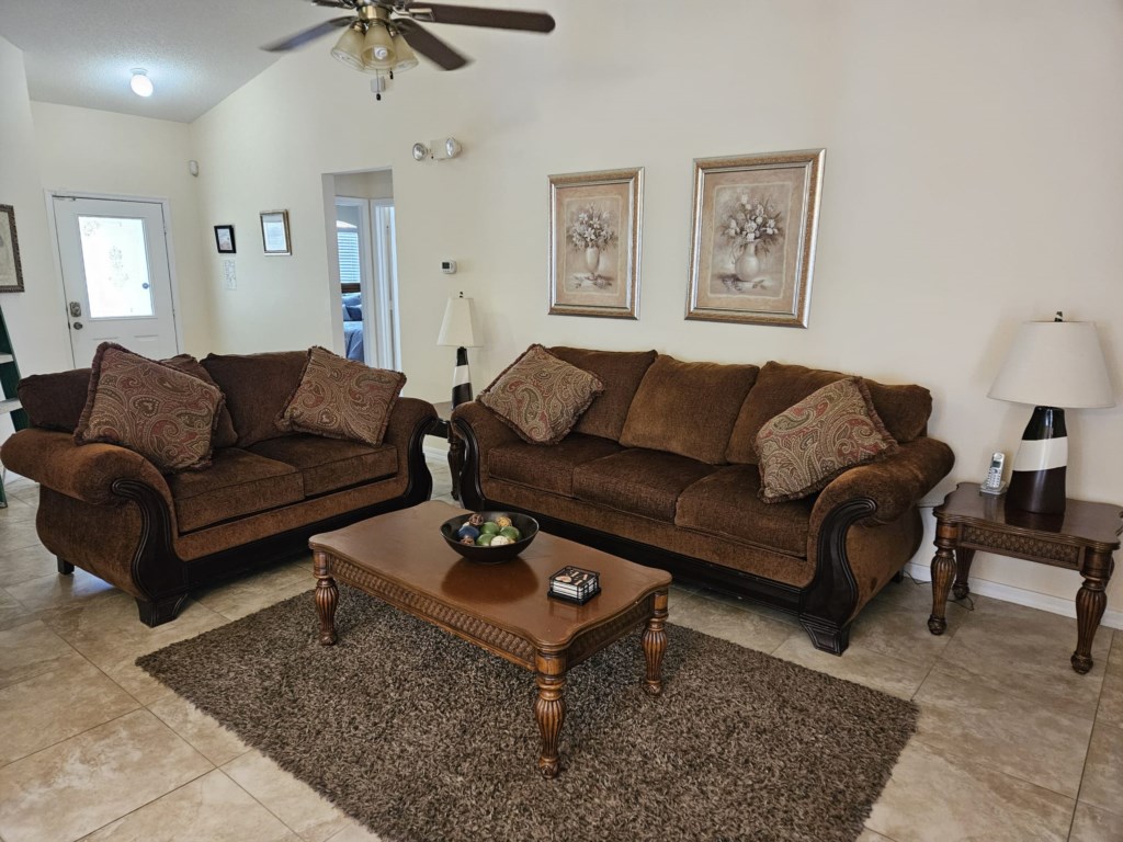 4 bedrooms / 2 bathrooms, sleeps 8 - Image 3
