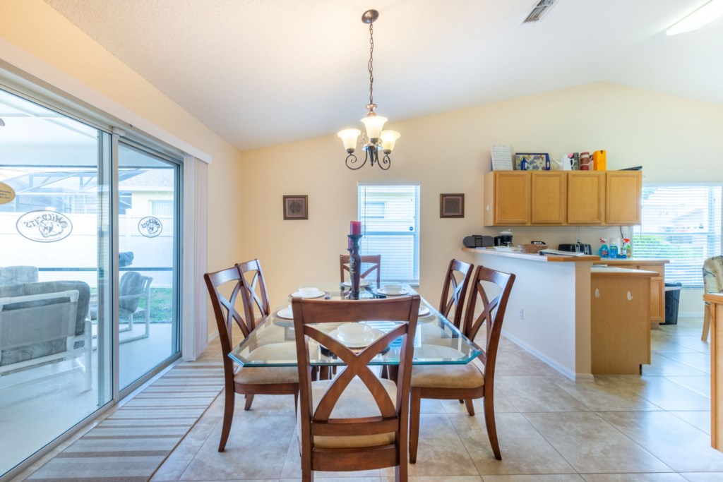 4 bedrooms / 2 bathrooms, sleeps 8 - Image 5