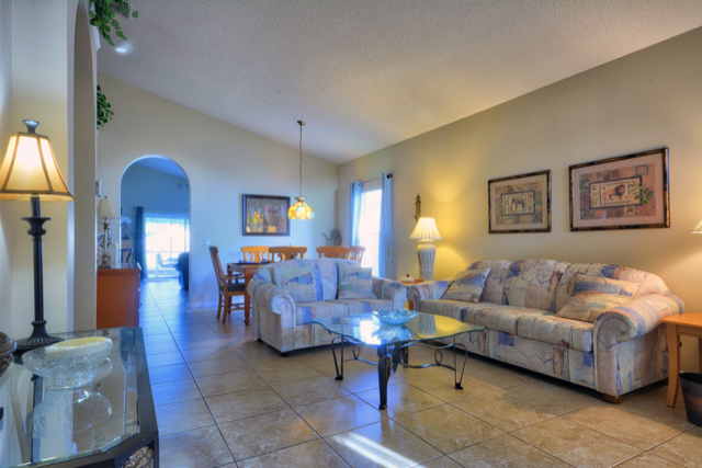 4 bedrooms / 2 bathrooms, sleeps 8 - Image 3