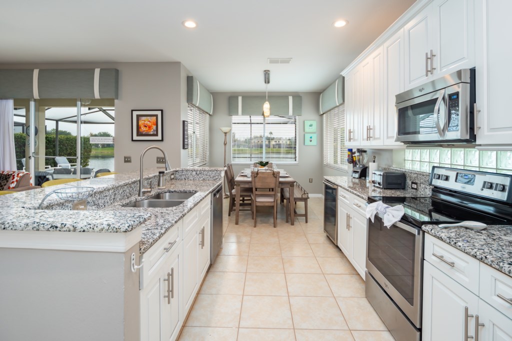 6 bedrooms / 4 bathrooms, sleeps 12 - Image 3