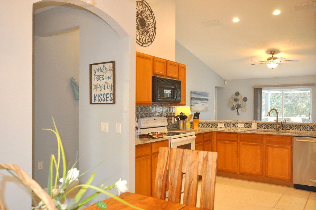 4 bedrooms / 2 bathrooms, sleeps 8 - Image 5