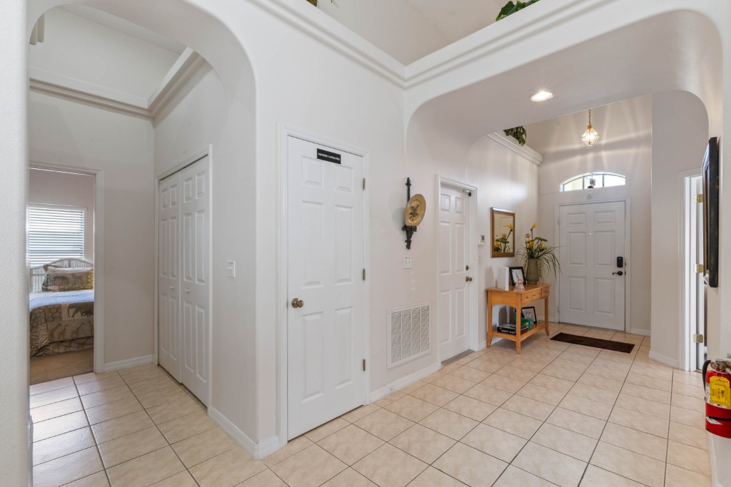 4 bedrooms / 3.5 bathrooms, sleeps 8 - Image 2