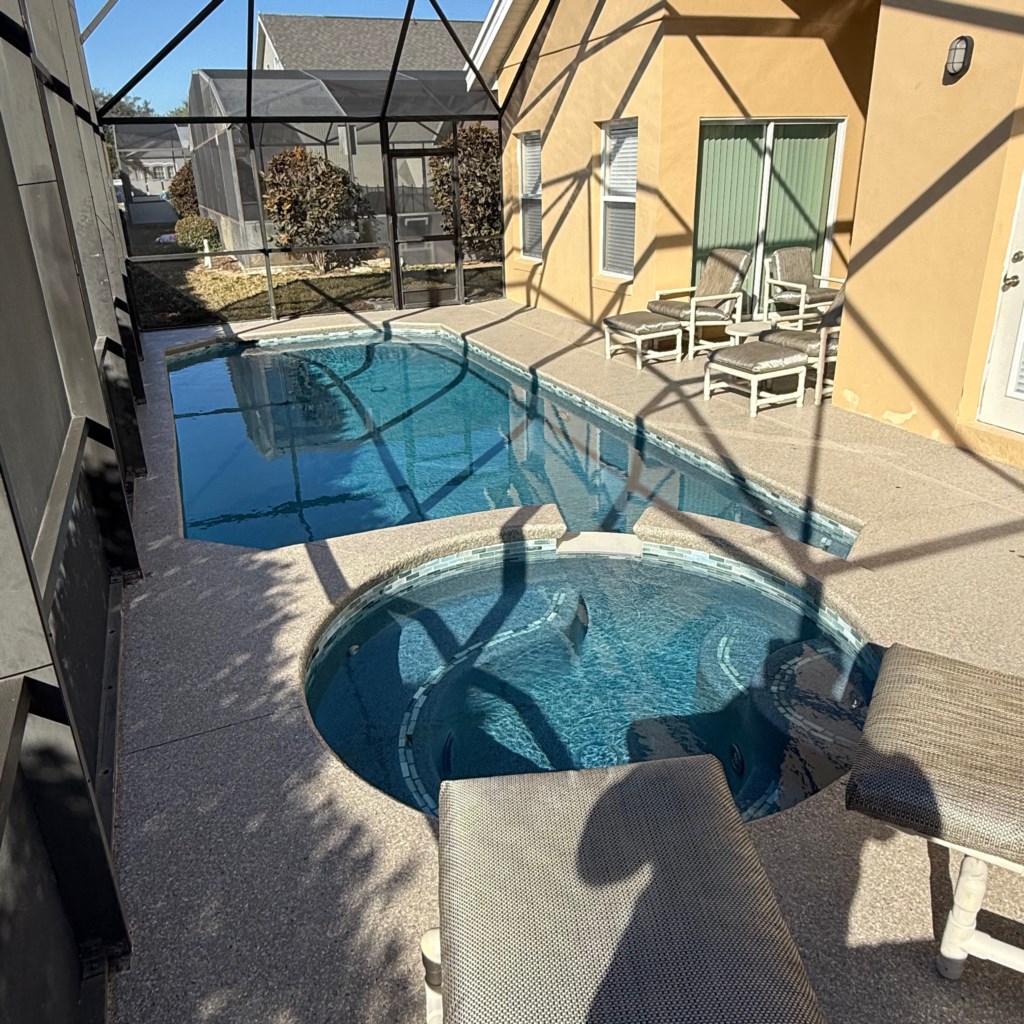 4 bedrooms / 2.5 bathrooms, sleeps 8 - Image 5