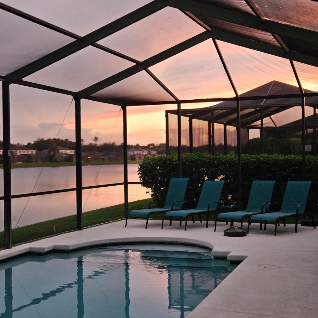 4 bedrooms / 3 bathrooms, sleeps 10 - Image 2