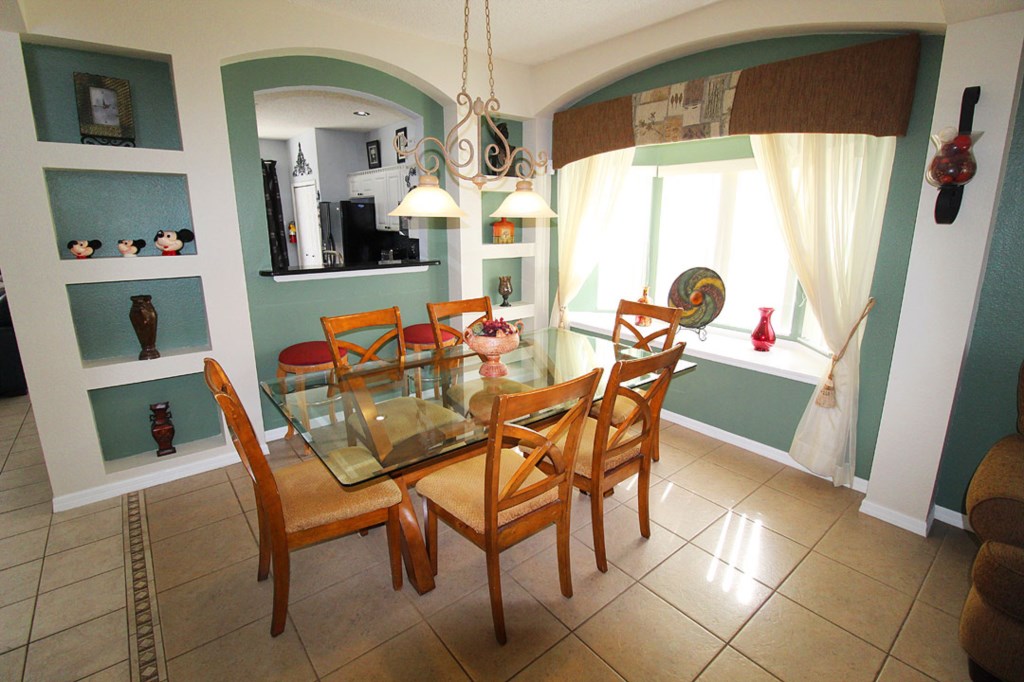 7 bedrooms / 4.5 bathrooms, sleeps 14 - Image 2