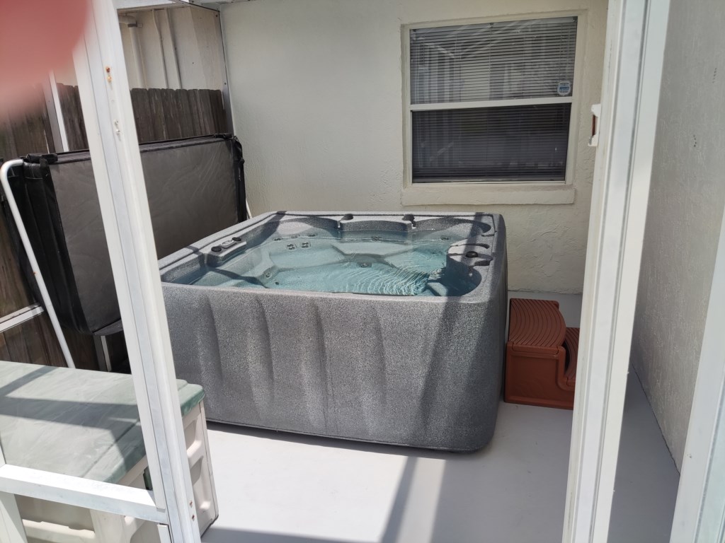 3 bedrooms / 2 bathrooms, sleeps 6 - Image 2