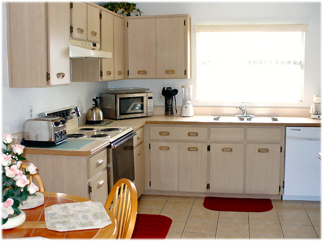 3 bedrooms / 2 bathrooms, sleeps 8 - Image 5