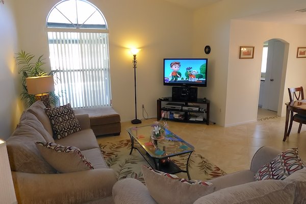 3 bedrooms / 2 bathrooms, sleeps 8 - Image 3